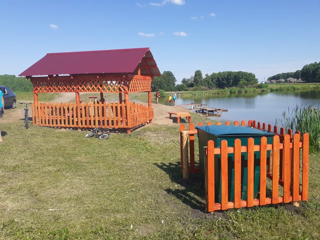 Место отдыха у озера в с. Средняя Агинка.